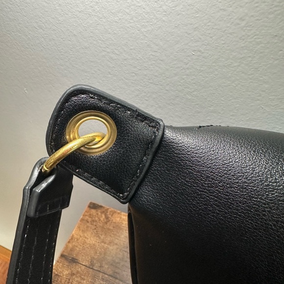 Modern and chic belt bag - Picture 4 of 11